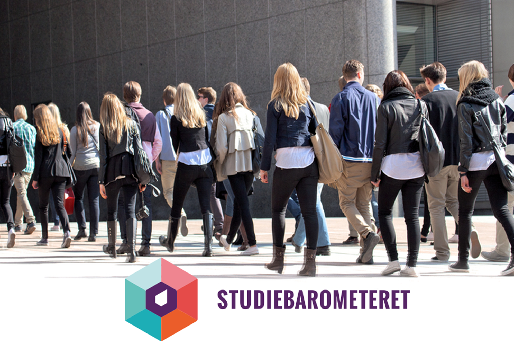 Studenter på vei inn i bygning og logo til Studiebarometeret