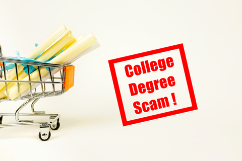 Illustrasjon: College Degree Scam!