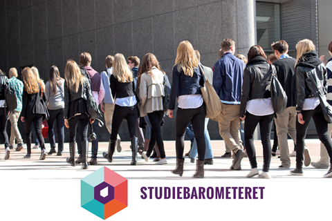 Studenter på vei inn i bygning og logo til Studiebarometeret